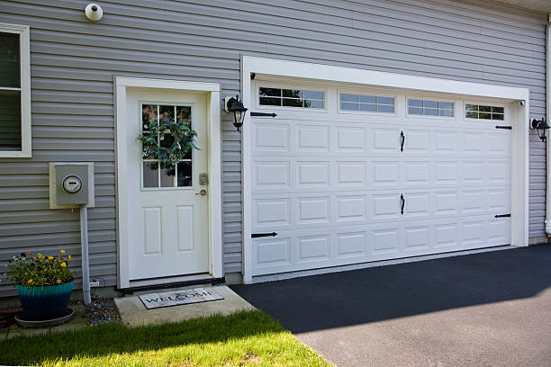 24/7 Emergency Garage Door Panel Replacement experts in New Franklin, MO